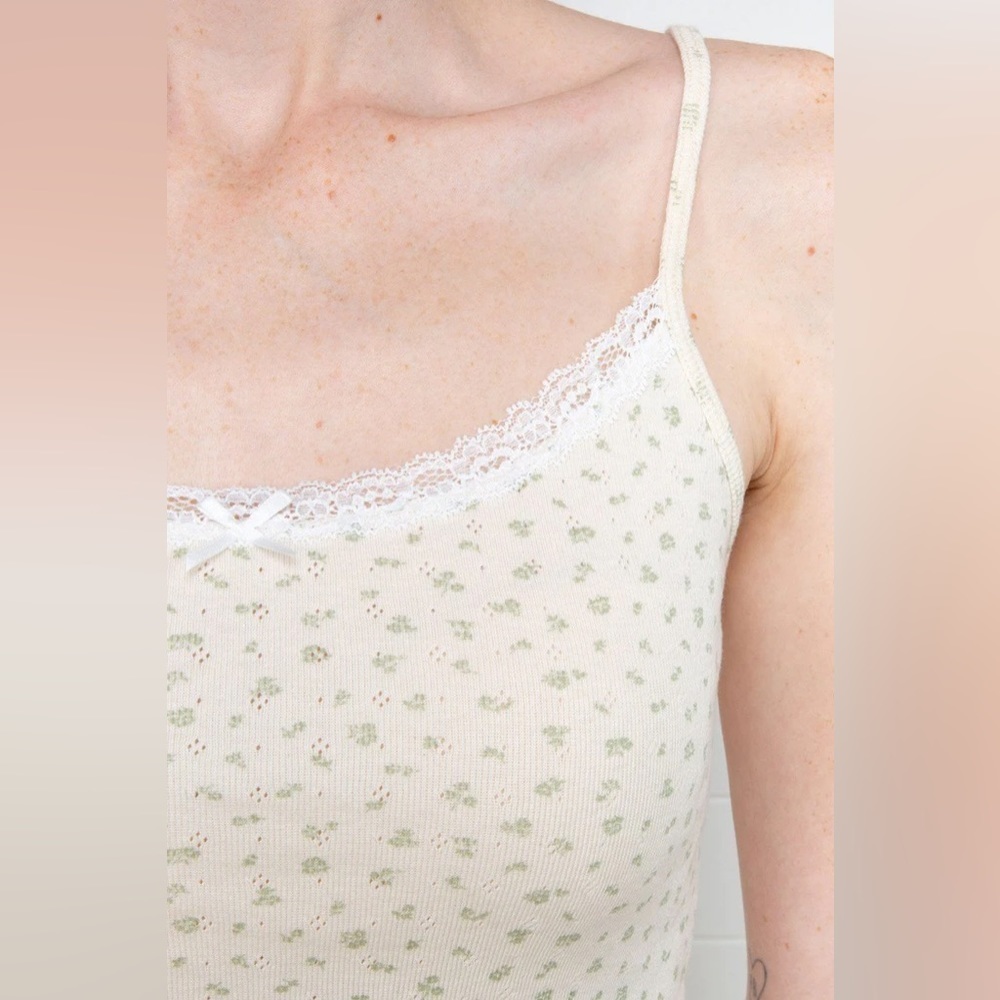 Brandy Melville Skylar Floral Eyelet Tank Top NEW - Picture 3 of 5